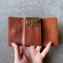Load image into Gallery viewer, Louis Vuitton Monogram 6 Key Multicles Key Holder
