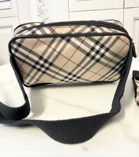 Load image into Gallery viewer, PRELOVED Burberry Bumbag
