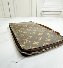 Load image into Gallery viewer, PRELOVED Louis Vuitton Travel Organizer
