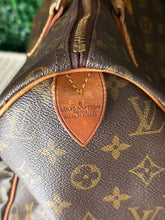 Load image into Gallery viewer, Louis Vuitton Monogram Speedy 30
