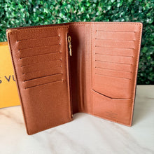 Load image into Gallery viewer, Louis Vuitton Monogram Brazza Wallet
