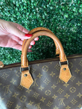 Load image into Gallery viewer, Louis Vuitton Monogram Speedy 30
