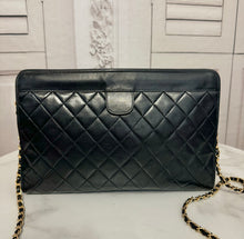 Load image into Gallery viewer, PRELOVED Chanel Vintage Lambskin Quilted Clutch
