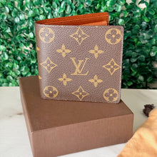 Load image into Gallery viewer, Louis Vuitton Monogram Men's Bifold Wallet
