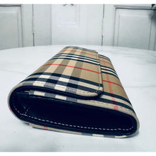 Load image into Gallery viewer, BRAND NEW Burberry Wallet
