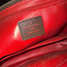 Load image into Gallery viewer, Louis Vuitton Damier Ebene Trousse Toilette 23 CA0046
