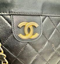 Load image into Gallery viewer, PRELOVED Chanel Vintage Lambskin Quilted Clutch
