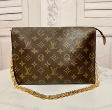 Load image into Gallery viewer, PRELOVED Louis Vuitton Toiletry Pouch 26
