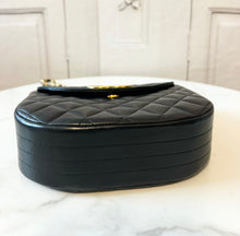 Load image into Gallery viewer, PRELOVED Chanel Lambskin Round Single Flap
