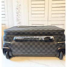Load image into Gallery viewer, Louis Vuitton Damier Graphite Pilot Case
