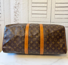 Load image into Gallery viewer, PRELOVED Louis Vuitton Keepall 45
