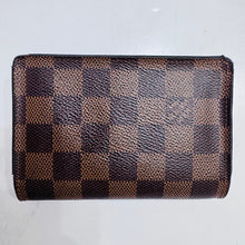 Load image into Gallery viewer, Louis Vuitton Damier Ebene Juliette Wallet Creme
