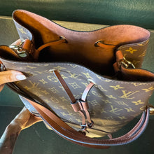 Load image into Gallery viewer, Louis Vuitton Monogram Neonoe MM
