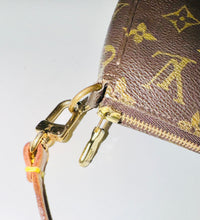 Load image into Gallery viewer, PRELOVED Louis Vuitton Pochette Accessories
