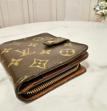 Load image into Gallery viewer, PRELOVED Louis Vuitton Compact Zippé Wallet
