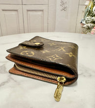 Load image into Gallery viewer, PRELOVED Louis Vuitton Compact Zippé Wallet
