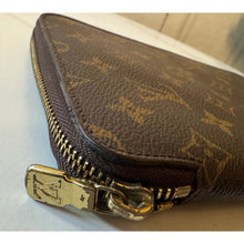 Load image into Gallery viewer, Louis Vuitton Large Zipper Agenda Cover
