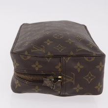 Load image into Gallery viewer, Louis Vuitton Trousse Toiletry 28
