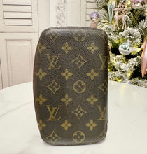 Load image into Gallery viewer, PRELOVED Louis Vuitton Geode Organizer Zippy Wallet
