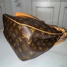 Load image into Gallery viewer, Louis Vuitton Monogram Batignolles Vertical
