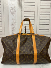 Load image into Gallery viewer, PRELOVED Louis Vuitton Monogram Sac Souple 45
