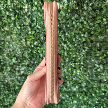 Load image into Gallery viewer, Gucci Microguccisima Pink Leather Zippy Wallet
