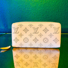 Load image into Gallery viewer, Louis Vuitton Mahina Zippy Wallet Pink Jasmin
