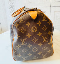 Load image into Gallery viewer, Louis Vuitton Monogram Speedy 30
