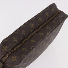Load image into Gallery viewer, Louis Vuitton Trousse Toiletry 28
