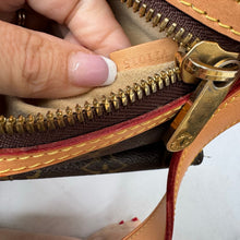 Load image into Gallery viewer, Louis Vuitton Monogram Hudson GM
