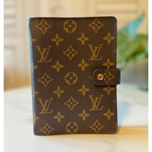 Load image into Gallery viewer, Louis Vuitton Monogram Medium Ring Agenda
