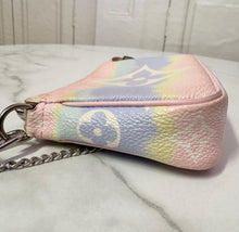 Load image into Gallery viewer, PRELOVED Louis Vuitton Escale Mini Pochette Accessories
