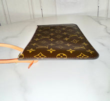 Load image into Gallery viewer, PRELOVED Louis Vuitton Monogram Rose Ballerine Neverfull Pochette
