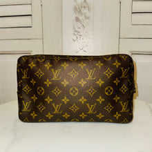 Load image into Gallery viewer, PRELOVED Louis Vuitton Trousse Toilette 28
