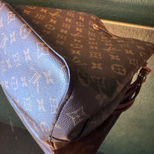 Load image into Gallery viewer, Louis Vuitton Monogram Neonoe MM
