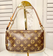 Load image into Gallery viewer, PRELOVED Louis Vuitton Pochette Accessories
