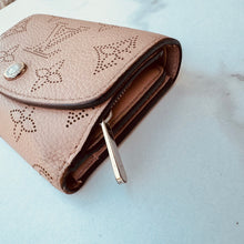 Load image into Gallery viewer, LOUIS VUITTON Mahina Iris XS Wallet Magnolia
