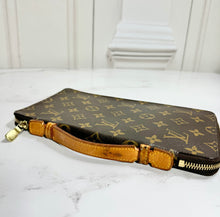 Load image into Gallery viewer, PRELOVED Louis Vuitton Travel Organizer
