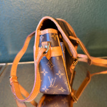 Load image into Gallery viewer, Louis Vuitton Monogram Sologne
