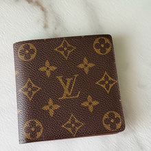 Load image into Gallery viewer, Louis Vuitton Monogram Men's Bifold Wallet
