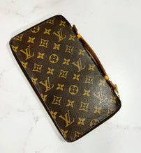 Load image into Gallery viewer, PRELOVED Louis Vuitton Travel Organizer
