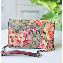 Load image into Gallery viewer, Gucci Supreme Monogram Blooms Chain Wallet
