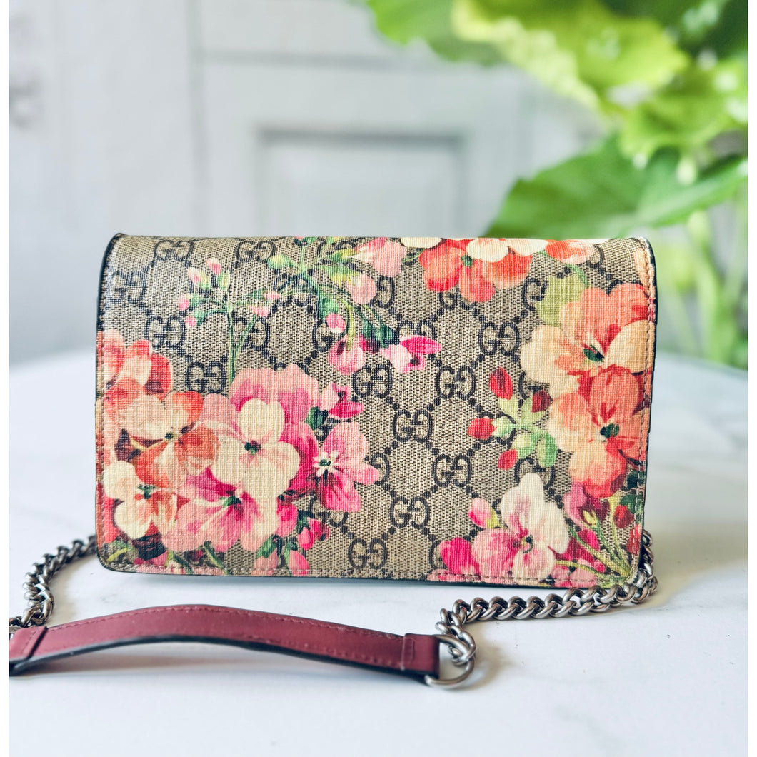 Gucci Supreme Monogram Blooms Chain Wallet