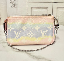 Load image into Gallery viewer, PRELOVED Louis Vuitton Escale Mini Pochette Accessories
