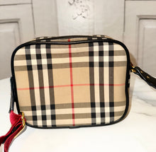 Load image into Gallery viewer, PRELOVED Burberry Kid&#39;s Camera Bag
