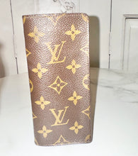 Load image into Gallery viewer, PRELOVED Louis Vuitton Monogram Etui a Lunettes Simple Eyeglass Case
