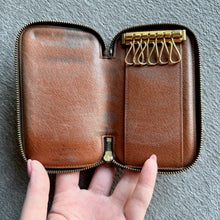 Load image into Gallery viewer, Louis Vuitton Zippy 6 Key Case
