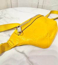 Load image into Gallery viewer, PRELOVED GUCCI Calfskin GG Tennis Embossed Bumbag
