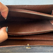 Load image into Gallery viewer, ✨💎Two Piece Thursday Bundle💎✨Louis Vuitton Monogram Looping GM and Sarah Wallet
