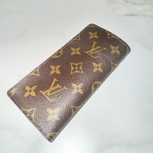 Load image into Gallery viewer, PRELOVED Louis Vuitton Monogram Etui a Lunettes Simple Eyeglass Case
